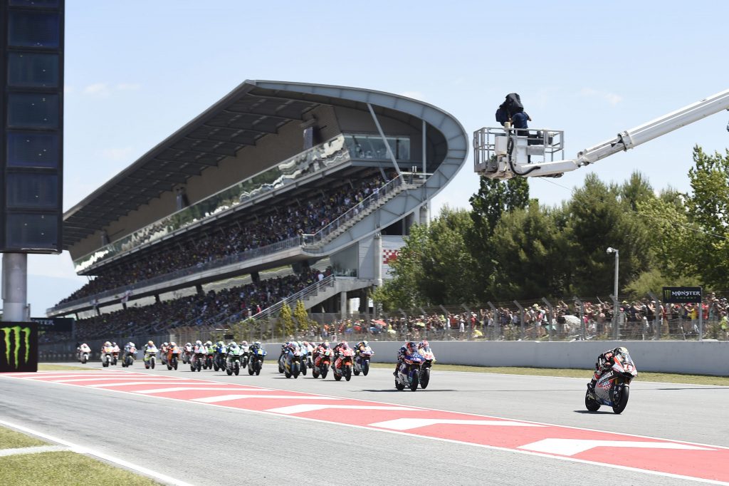 เทคนิคดูสัญญาธงใน 10 สนามแข่งจักรยานยนต์ motocross ทั่วโลก สนามที่มีมาตรฐานและน่าสนใจ และ สนามแข่ง Motocross ทั่วโลกสำหรับนักแข่งรถจักยานยน สนามแข่ง GP